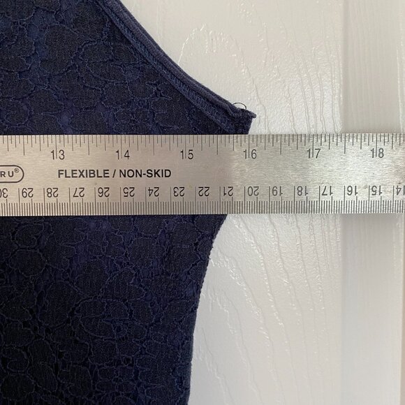 Abercrombie & Fitch Navy Lace Racerback Tank Top Size Small - Picture 3 of 6